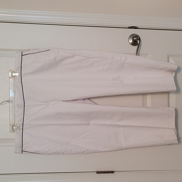 White Capri Length - Picture 1 of 6